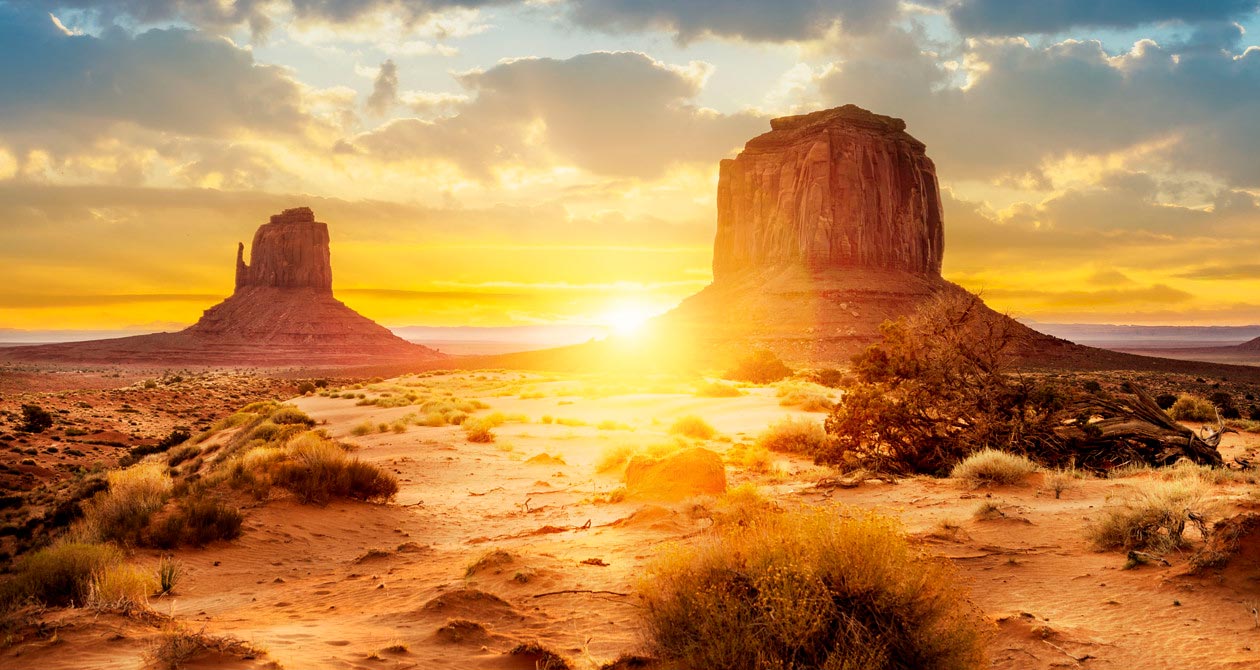Monument valley tramonto