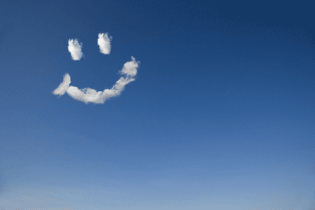 Sorriso di nuvole nel cielo
