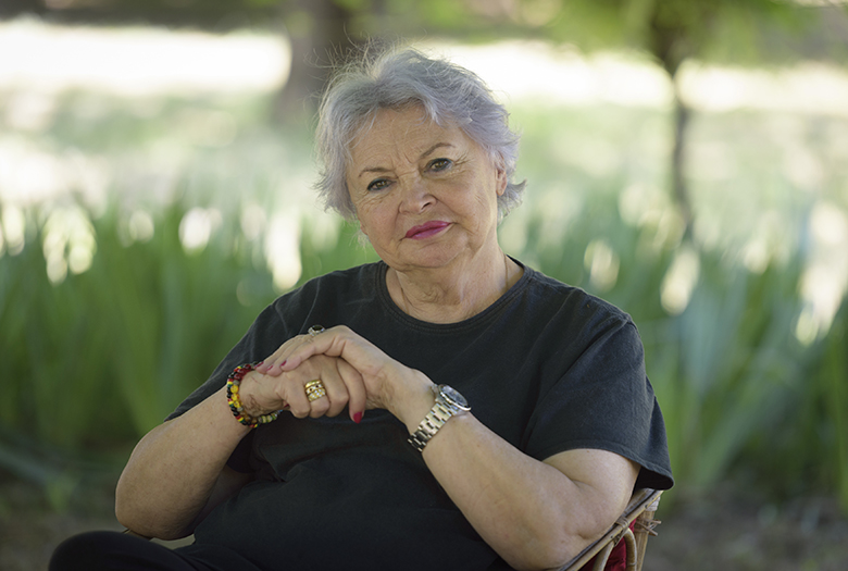 Laura Cuttica Talice in giardino